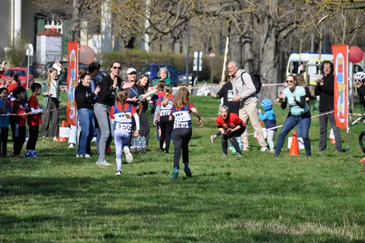 Kinder beim Lauf