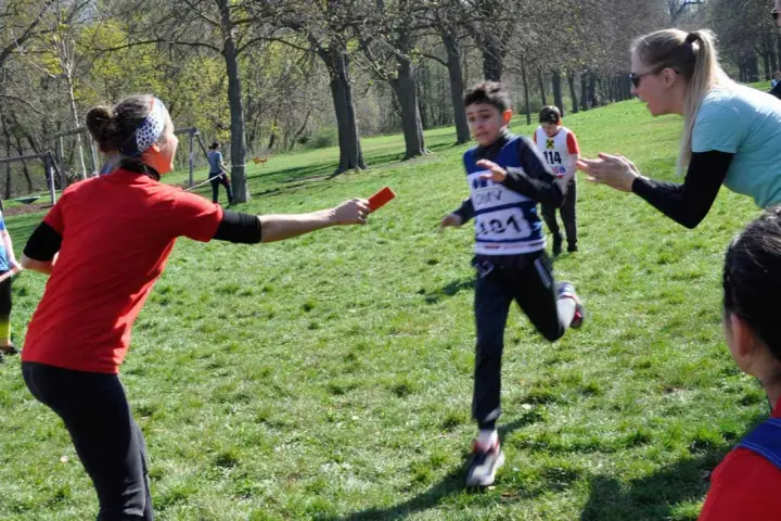 Kinder beim Lauf
